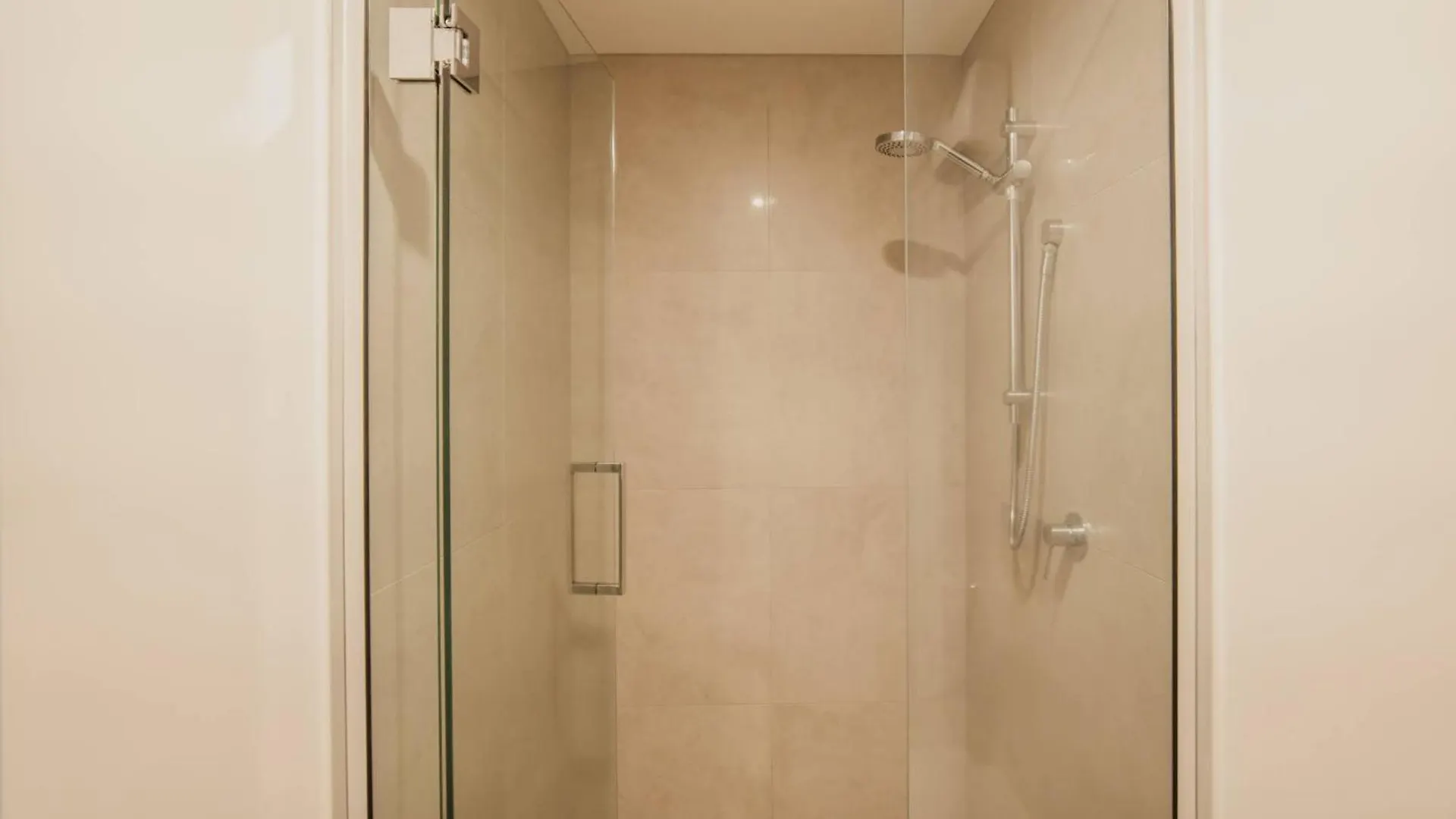 Cbd Edge - 2Br Home With Balcony Sleeps 4 Крайстчёрч Дом отдыха