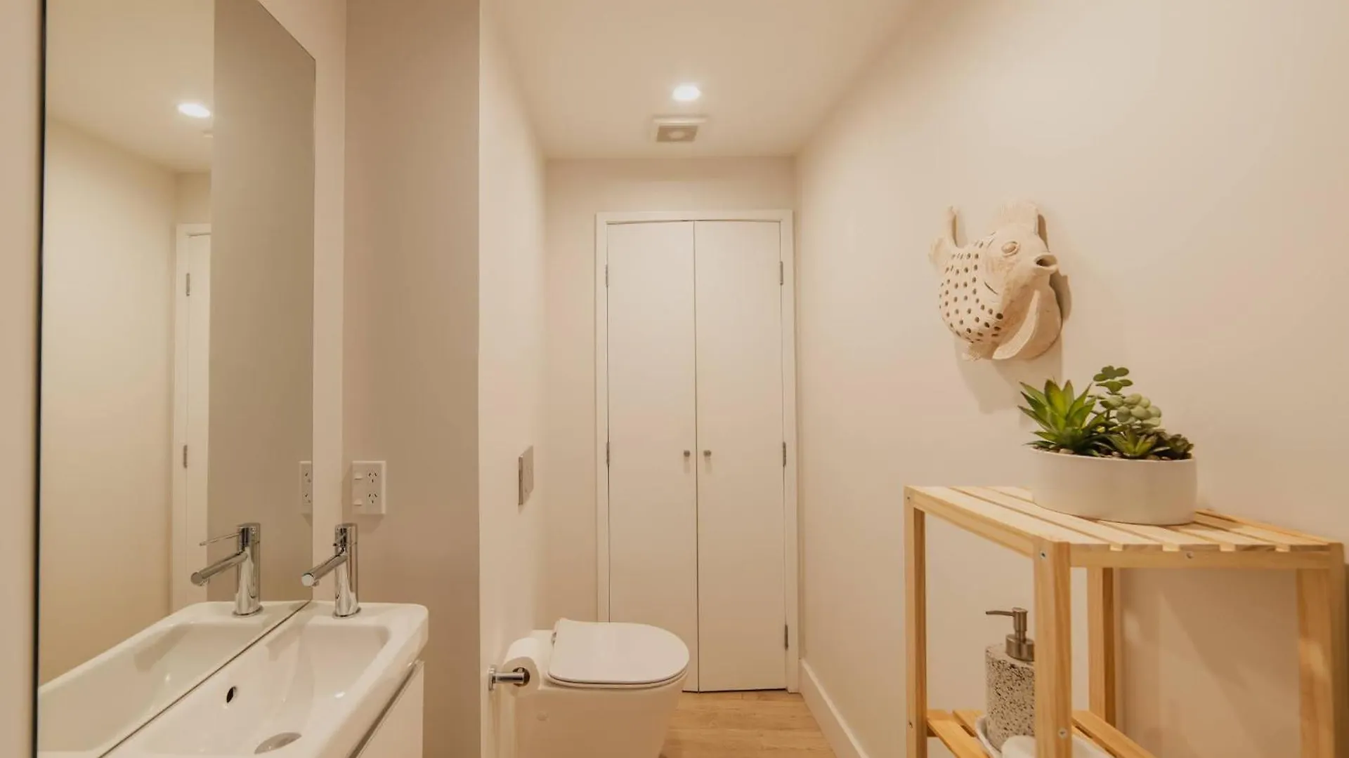 Дом отдыха Cbd Edge - 2Br Home With Balcony Sleeps 4 Крайстчёрч Новая Зеландия