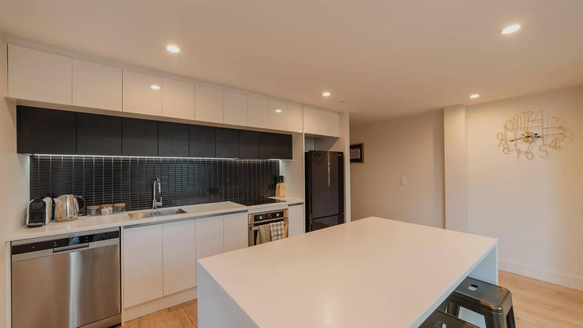 Cbd Edge - 2Br Home With Balcony Sleeps 4 Крайстчёрч Новая Зеландия