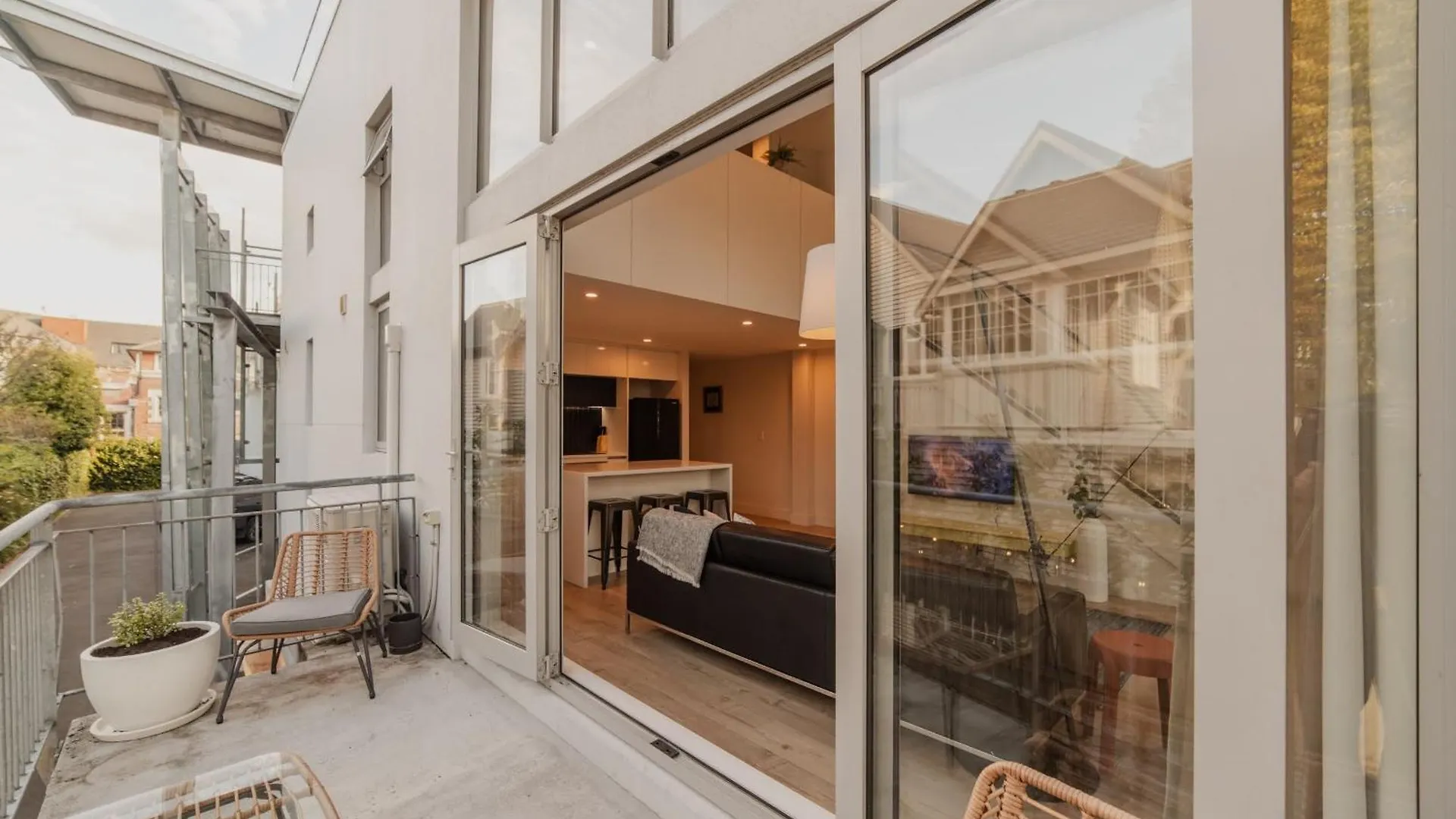 Cbd Edge - 2Br Home With Balcony Sleeps 4 Крайстчёрч Новая Зеландия