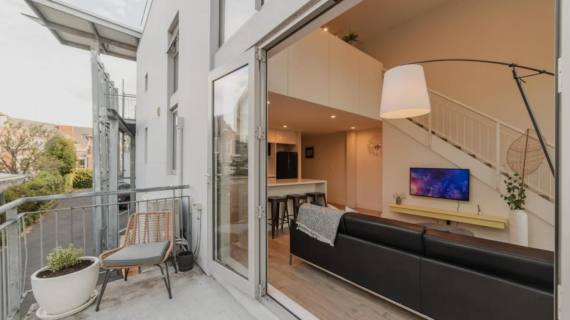 Cbd Edge - 2Br Home With Balcony Sleeps 4 Крайстчёрч