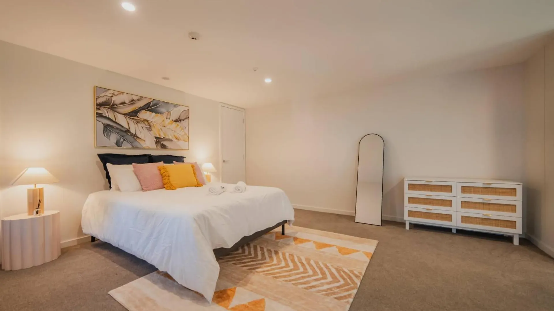 Cbd Edge - 2Br Home With Balcony Sleeps 4 Крайстчёрч 0*,