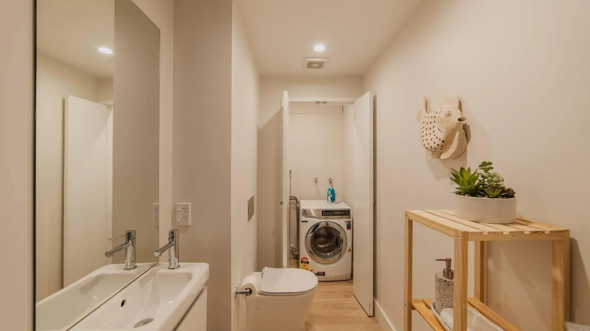Cbd Edge - 2Br Home With Balcony Sleeps 4 Christchurch